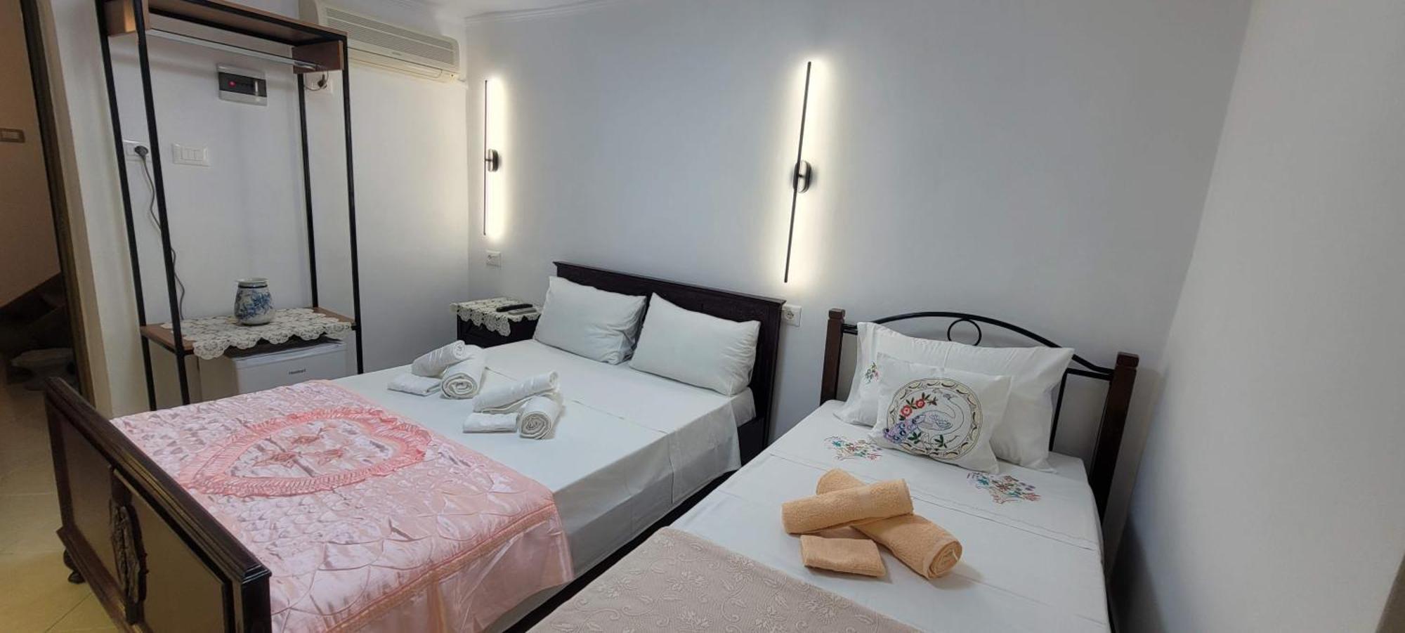 Guest House Emily Gjirokastër Екстериор снимка