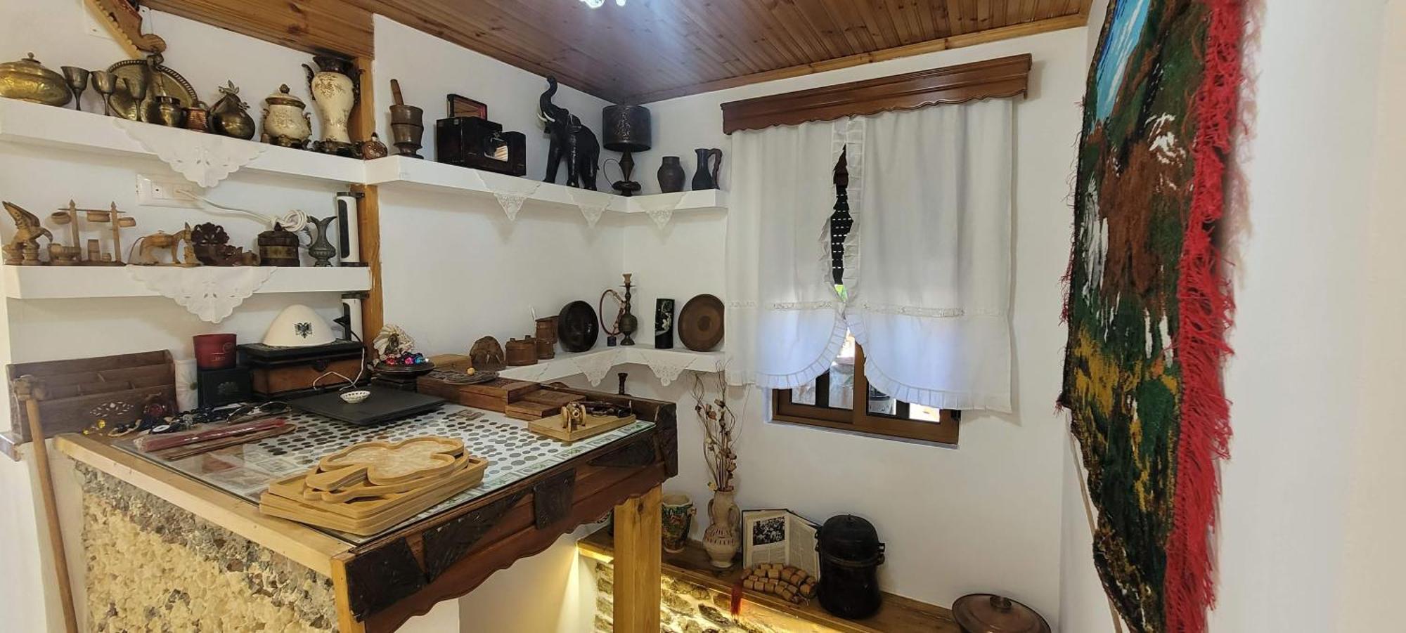 Guest House Emily Gjirokastër Екстериор снимка