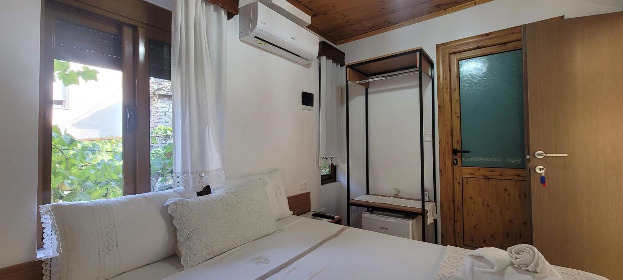 Guest House Emily Gjirokastër Екстериор снимка