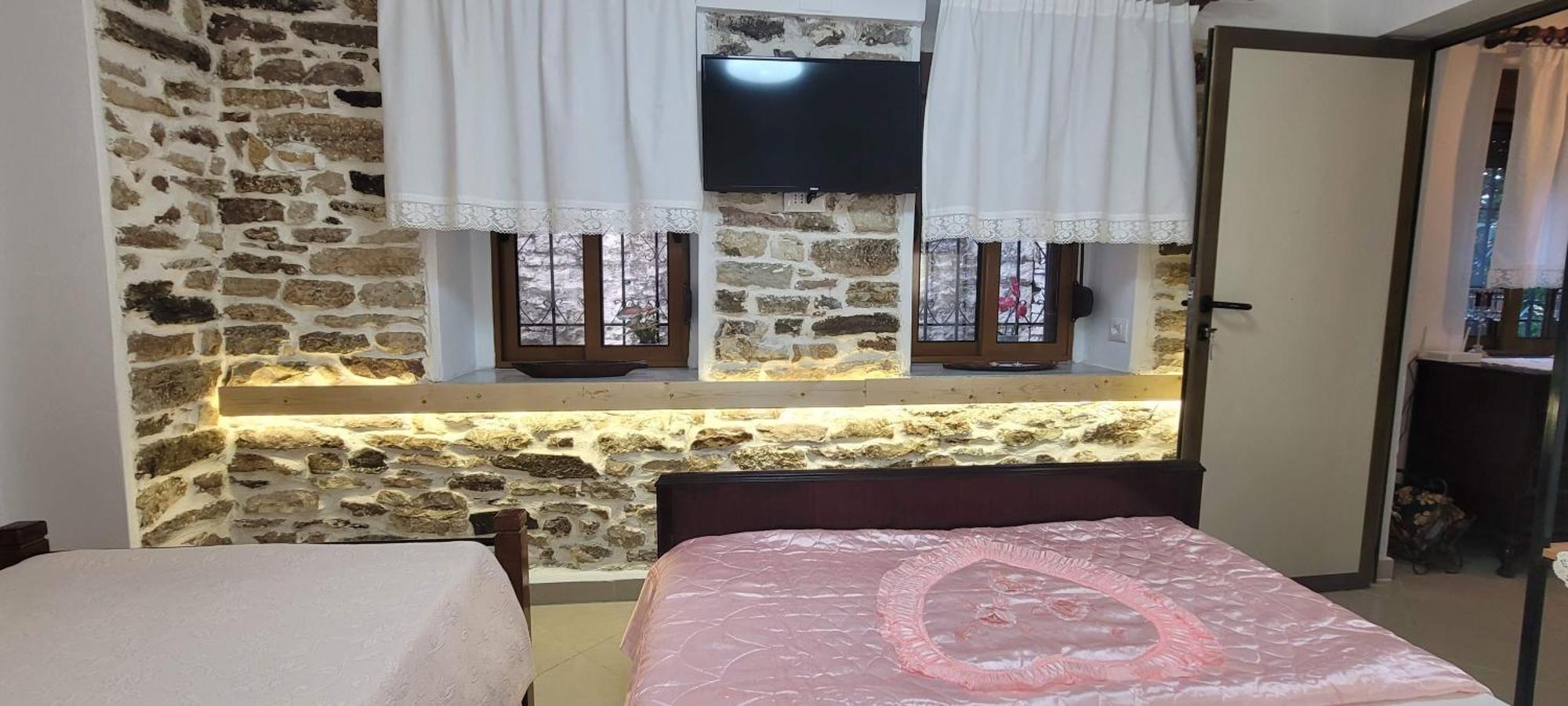 Guest House Emily Gjirokastër Екстериор снимка