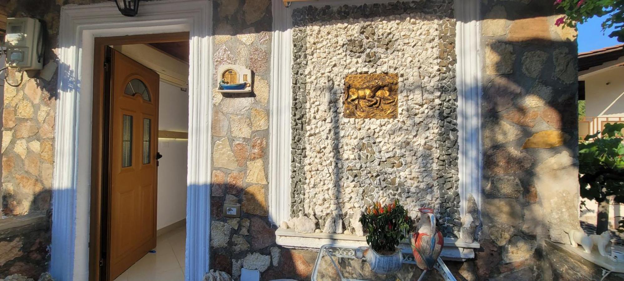 Guest House Emily Gjirokastër Екстериор снимка