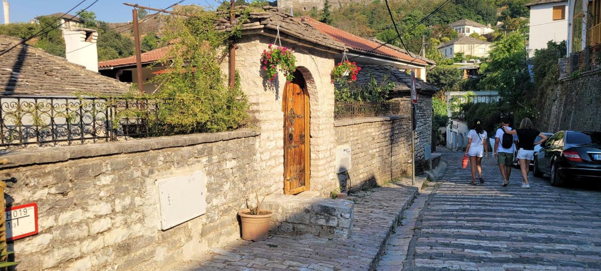 Guest House Emily Gjirokastër Екстериор снимка