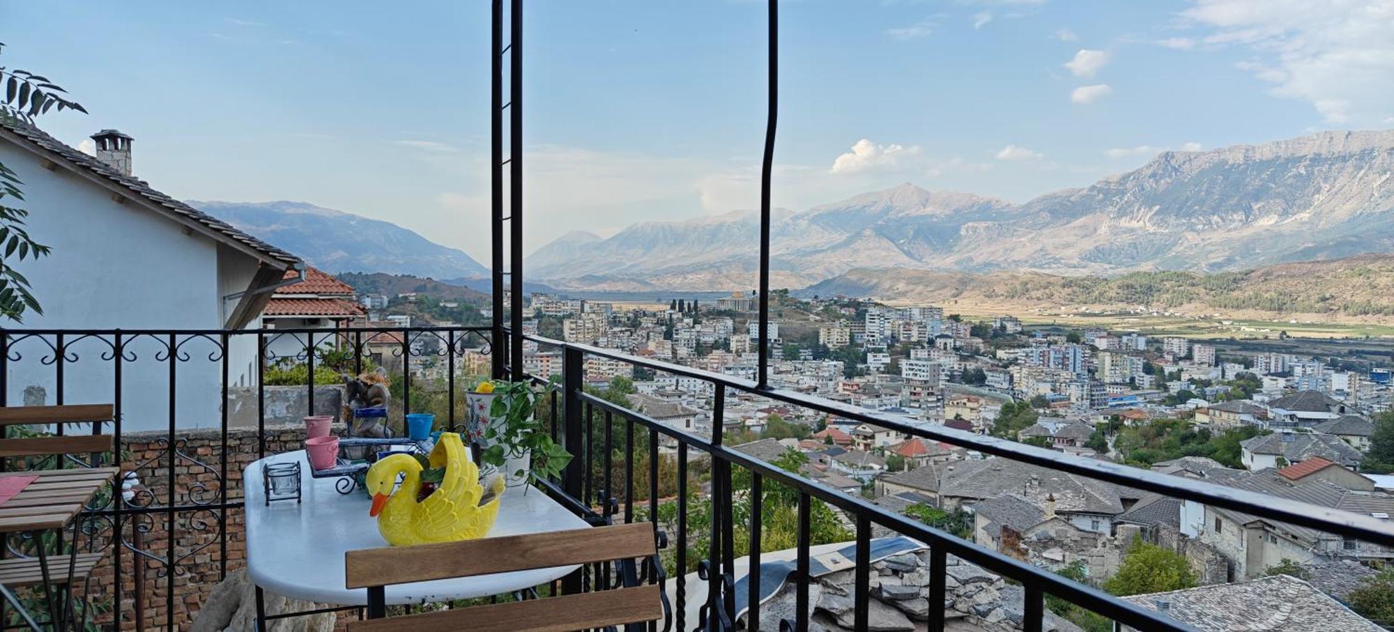 Guest House Emily Gjirokastër Екстериор снимка